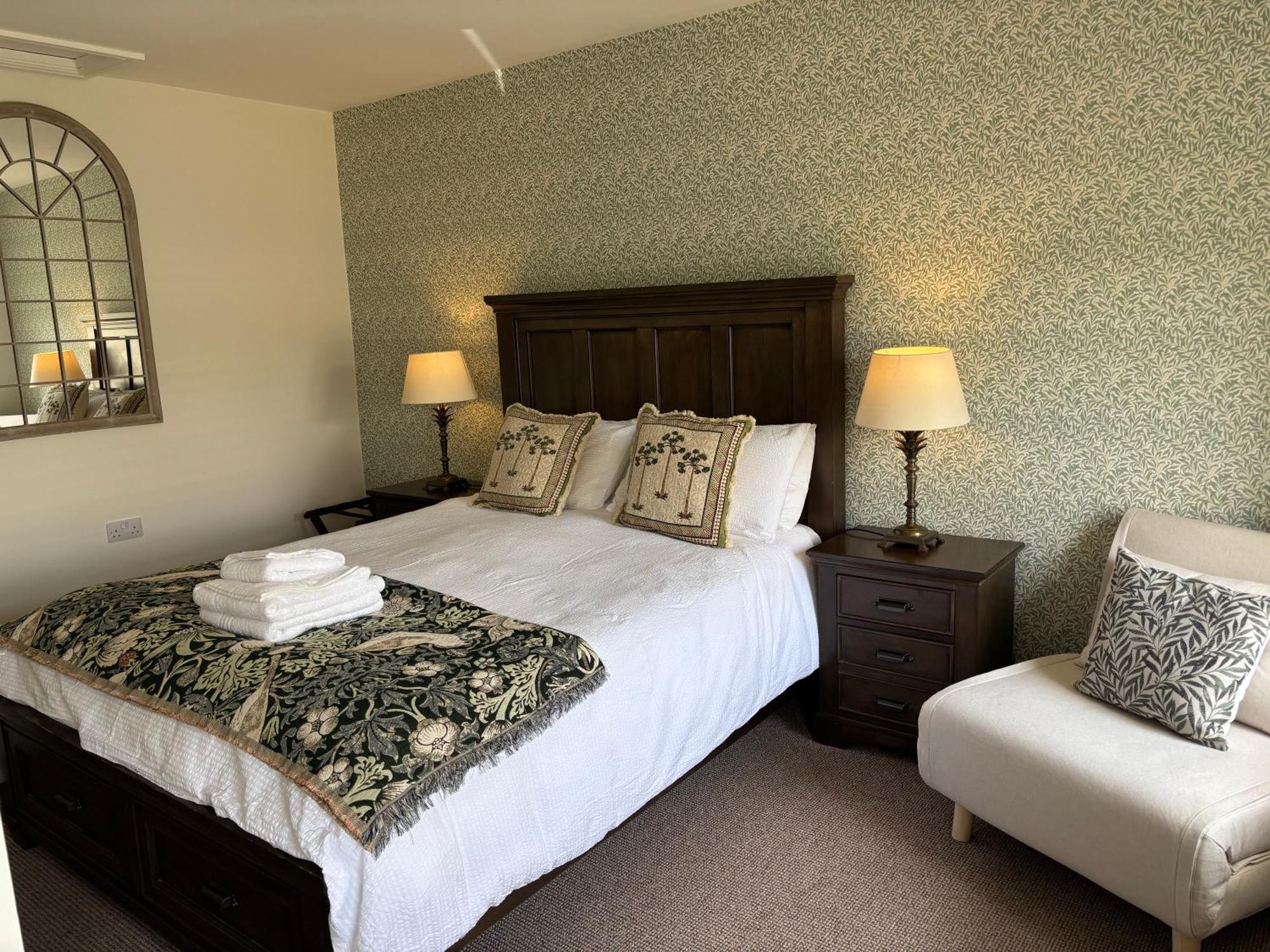 Blenkinsopp Castle Inn Greenhead 外观 照片